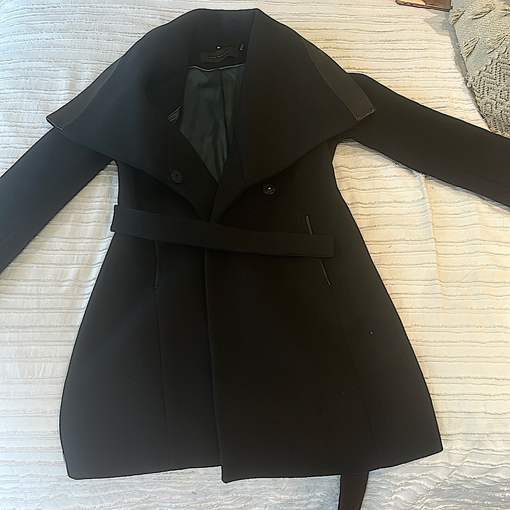 Ellie Tahari Black Blazer in size 4